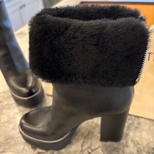 Louis Vuitton Beaubourg ankle boot with zipper and fur